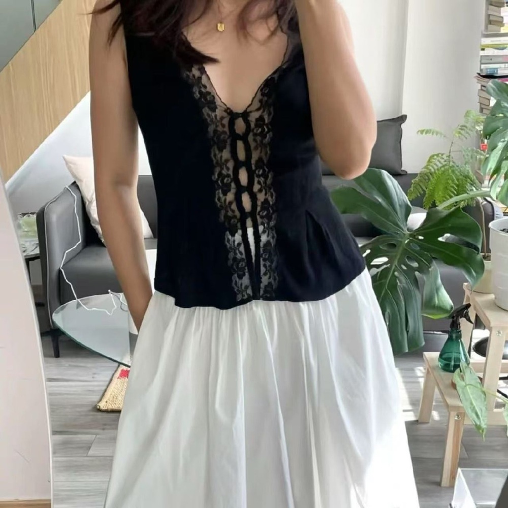 Reformation Cristina Lace Detail Top - BLACK